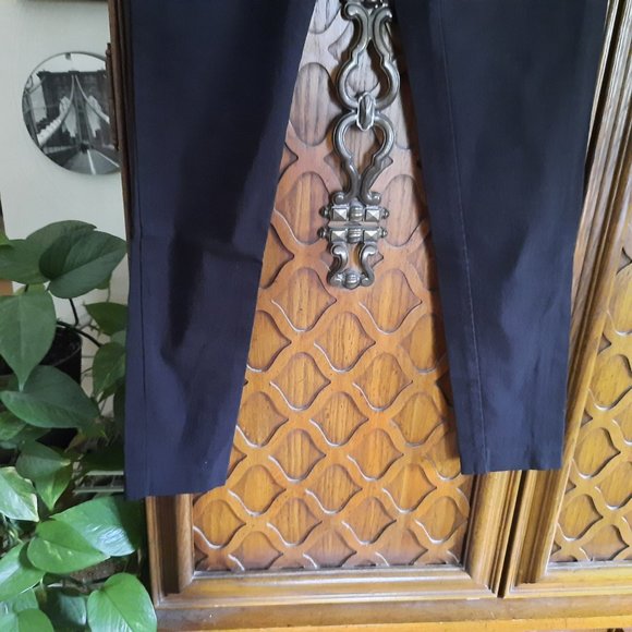 3/$10 Bi-Stretch Skinny Cropped Ankle Pants - Black, Size 2 - Picture 6 of 16